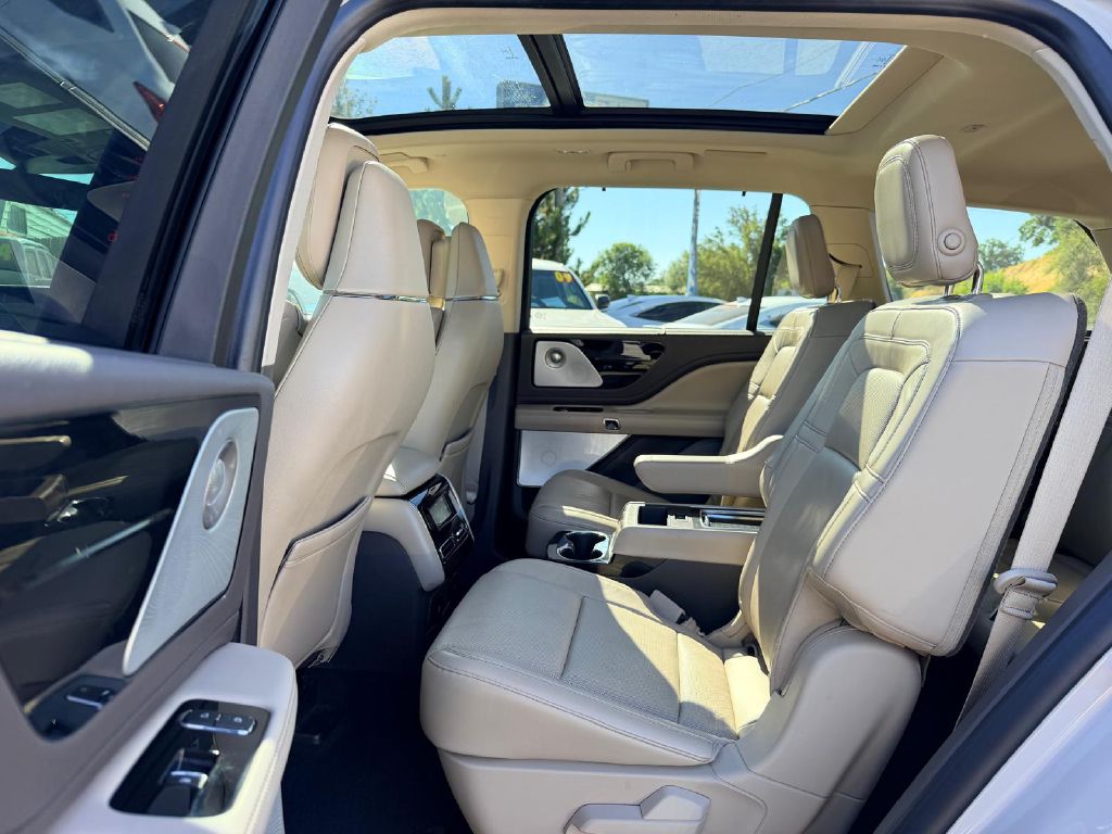 Photo 13 of this LINCOLN AVIATOR