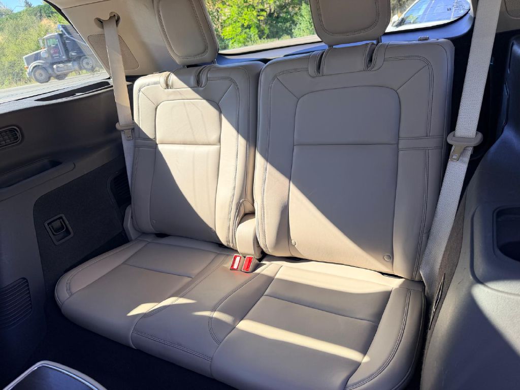 Photo 14 of this LINCOLN AVIATOR