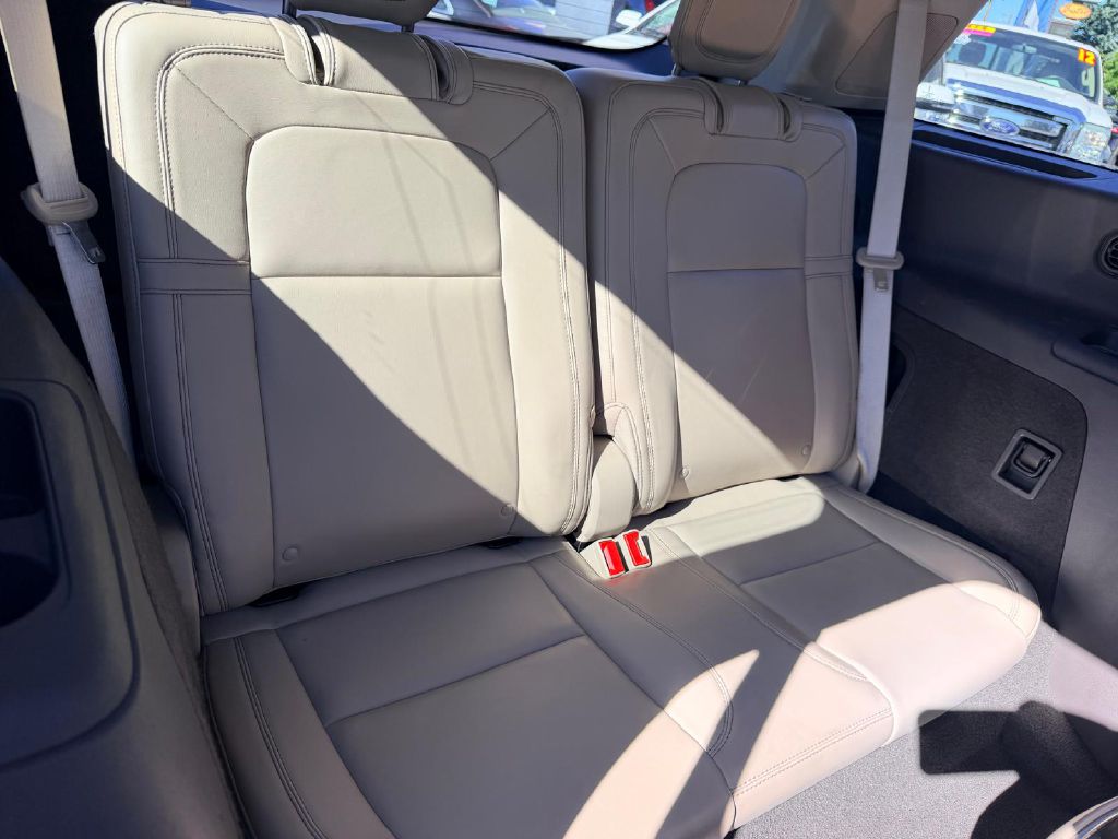 Photo 17 of this LINCOLN AVIATOR