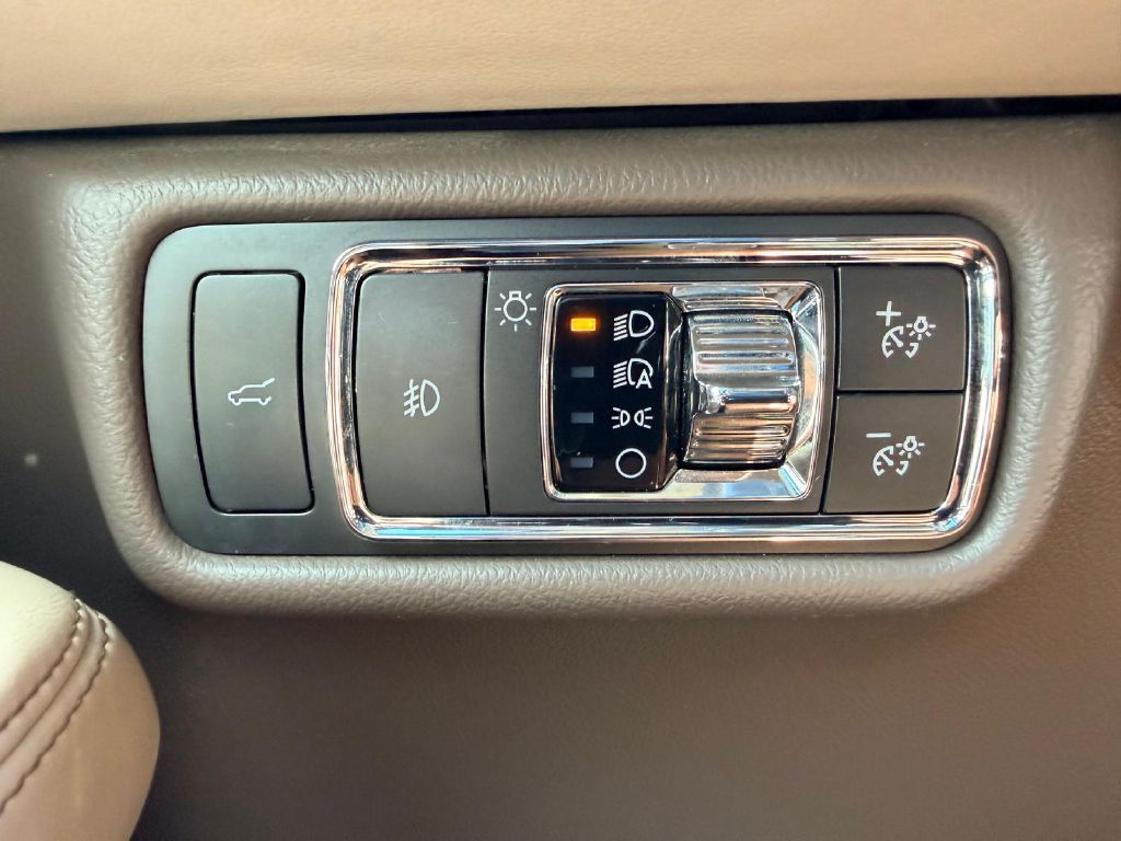 Photo 33 of this LINCOLN AVIATOR