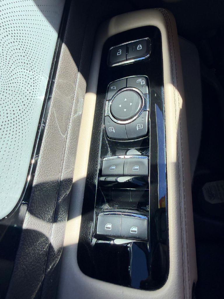 Photo 34 of this LINCOLN AVIATOR