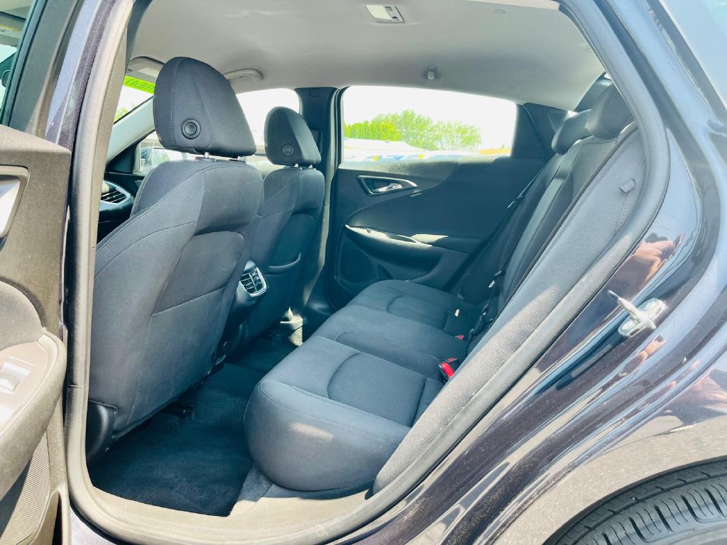 Photo 13 of this CHEVROLET MALIBU