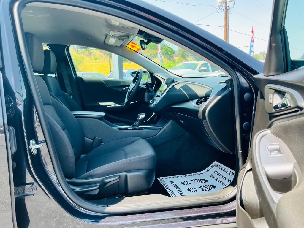 Photo 14 of this CHEVROLET MALIBU