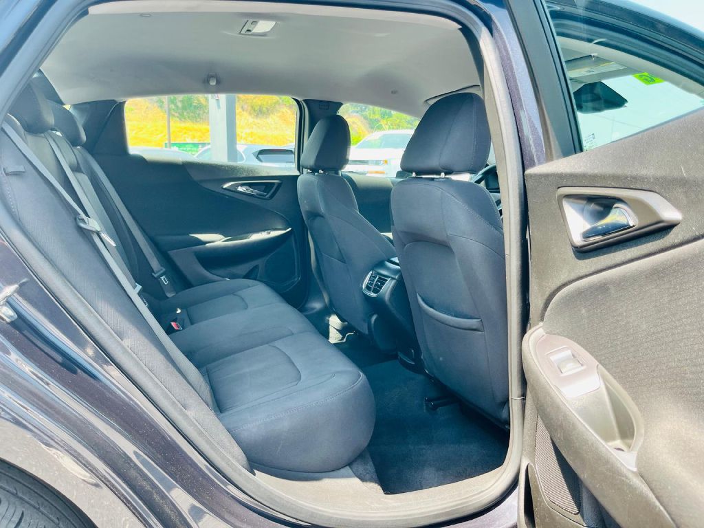 Photo 15 of this CHEVROLET MALIBU