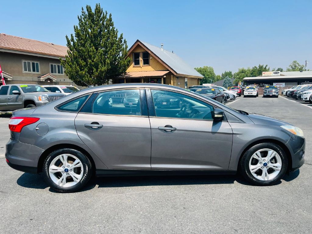 Photo 8 of this FORD FOCUS
