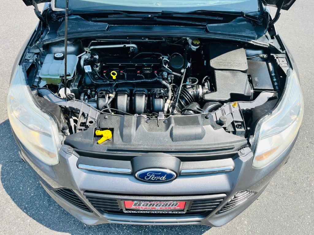 Photo 11 of this FORD FOCUS