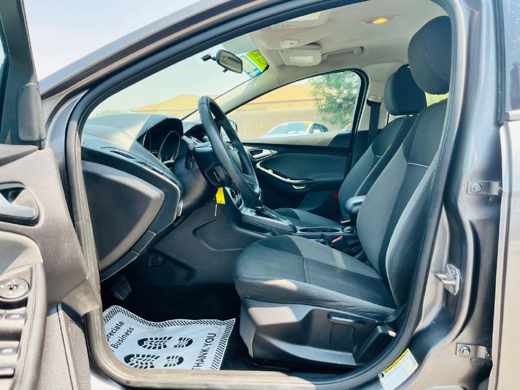 Photo 12 of this FORD FOCUS
