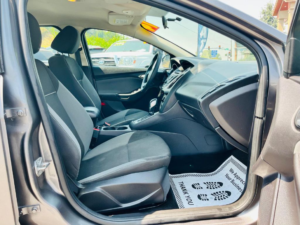 Photo 14 of this FORD FOCUS