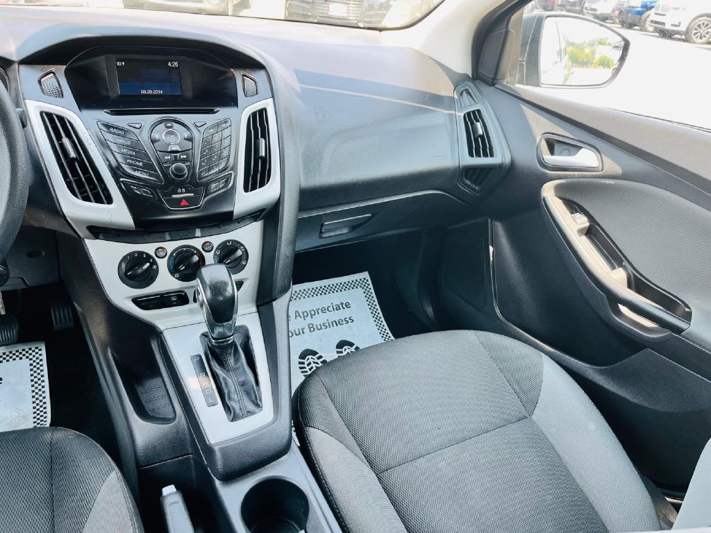 Photo 21 of this FORD FOCUS
