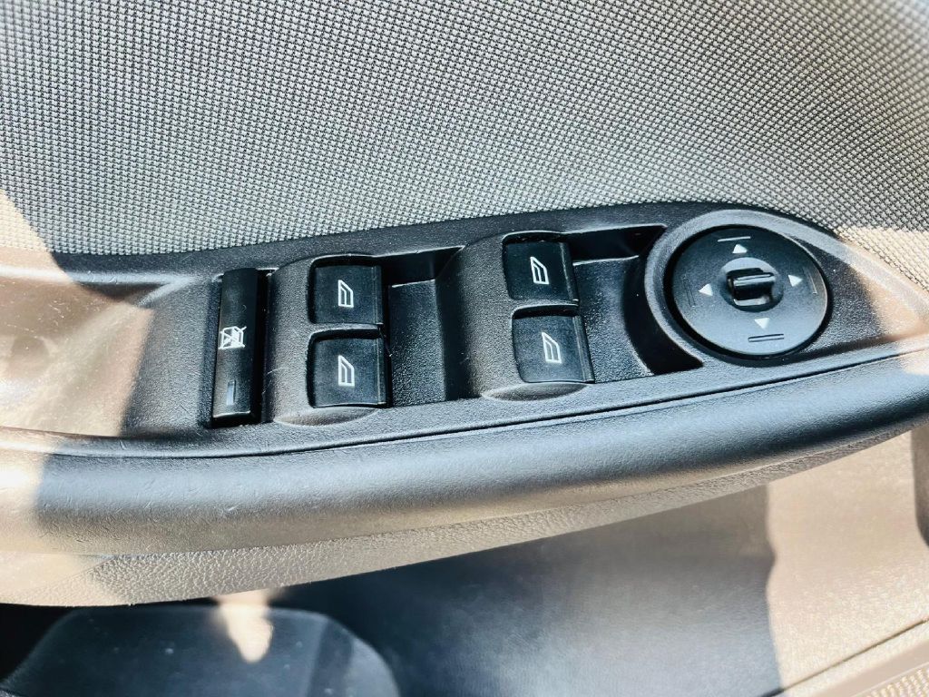 Photo 22 of this FORD FOCUS