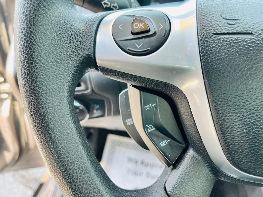 Photo 24 of this FORD FOCUS
