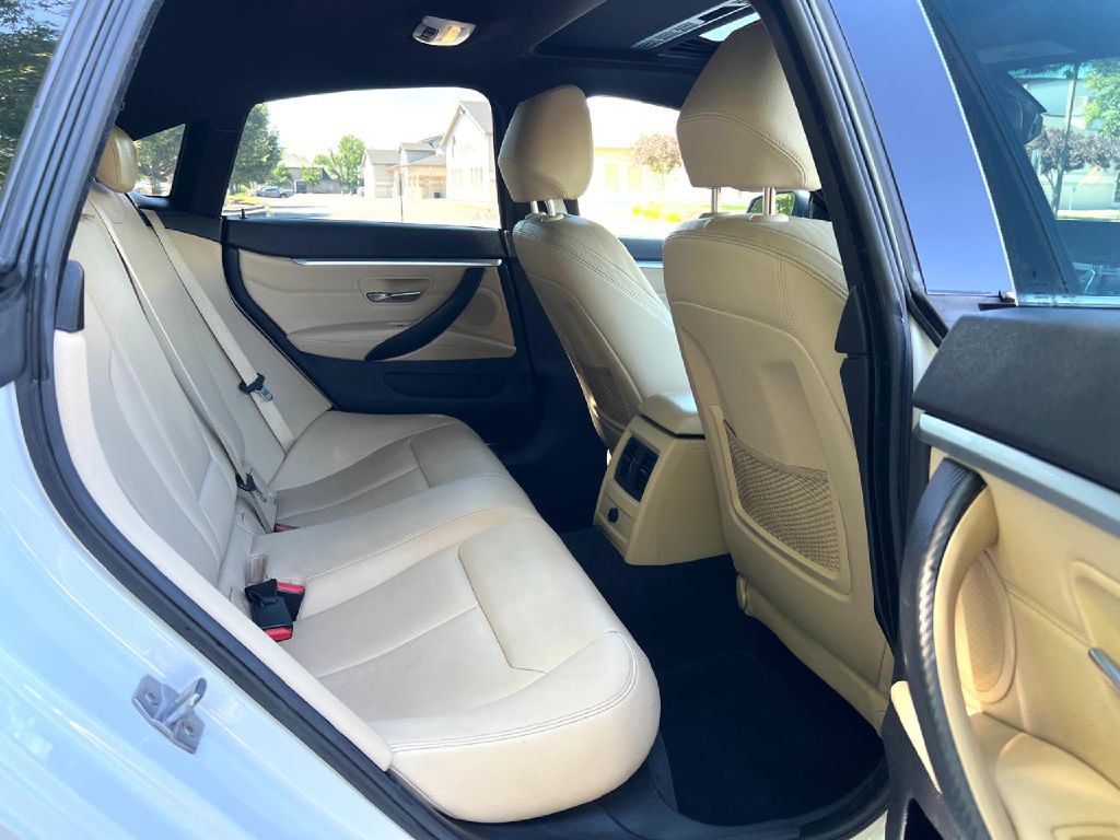 Photo 15 of this BMW 4 SERIES