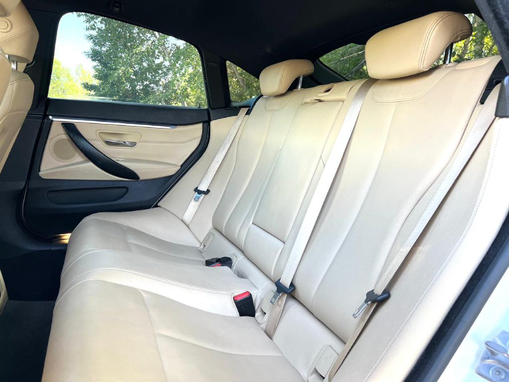 Photo 17 of this BMW 4 SERIES