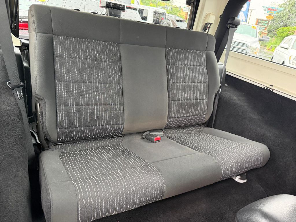 Photo 15 of this JEEP WRANGLER