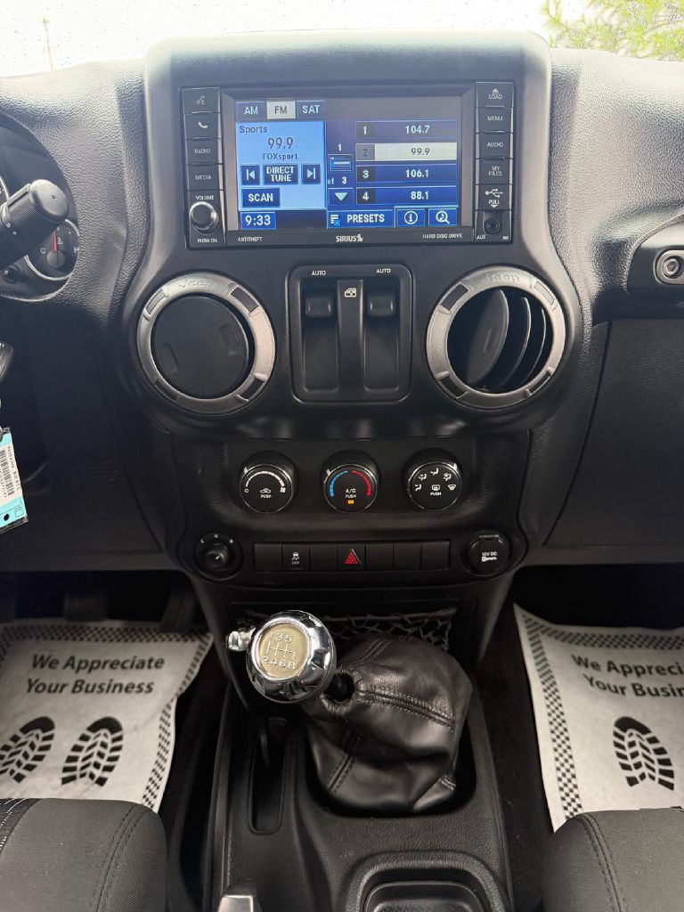 Photo 19 of this JEEP WRANGLER