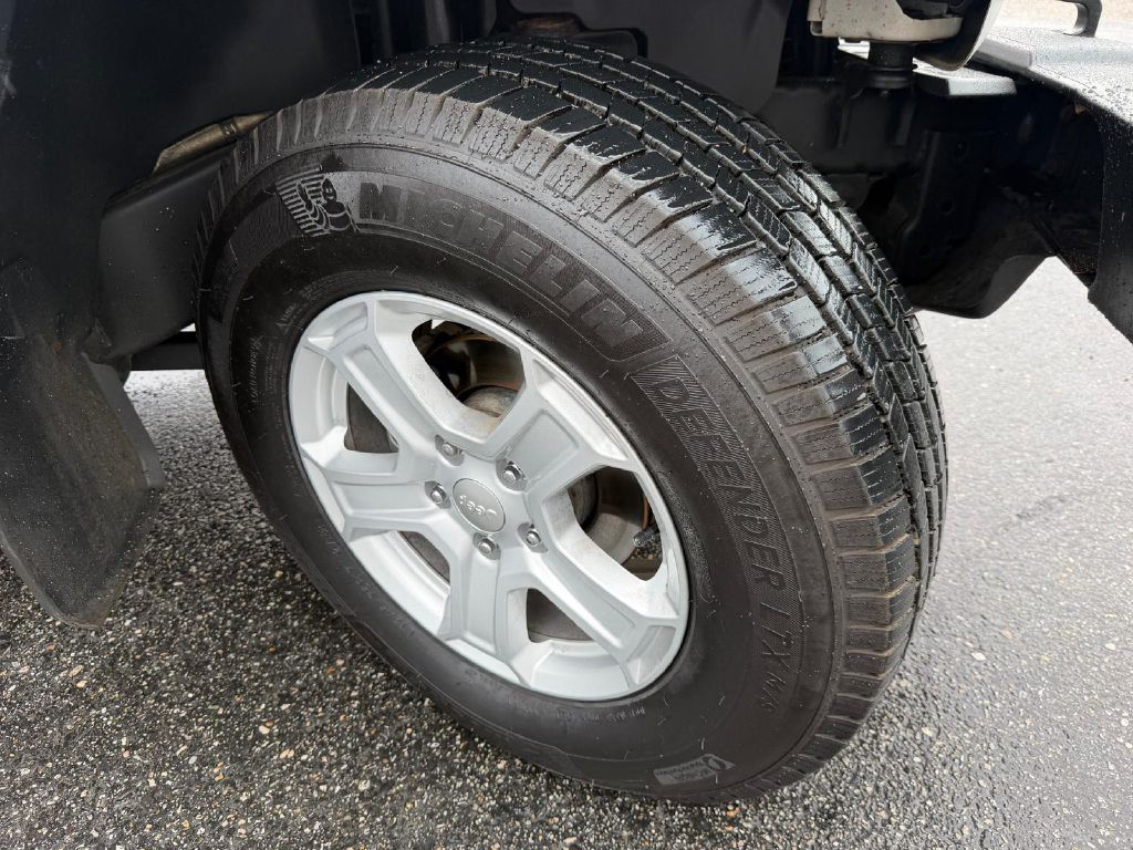 Photo 29 of this JEEP WRANGLER