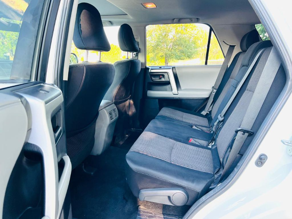 Photo 17 of this TOYOTA 4RUNNER