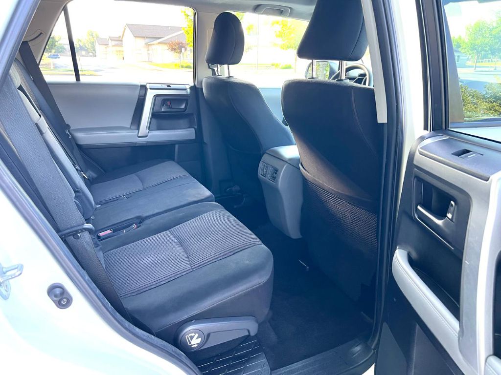 Photo 18 of this TOYOTA 4RUNNER