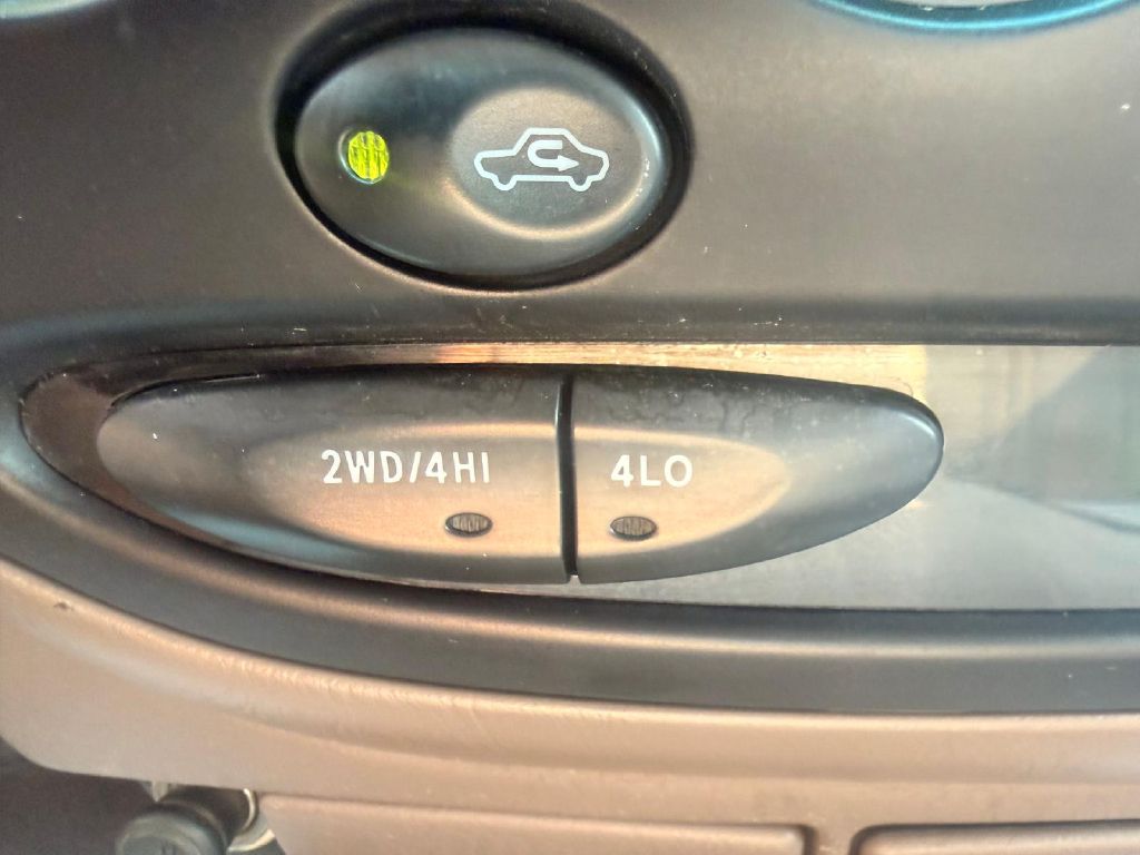 Photo 23 of this TOYOTA TUNDRA