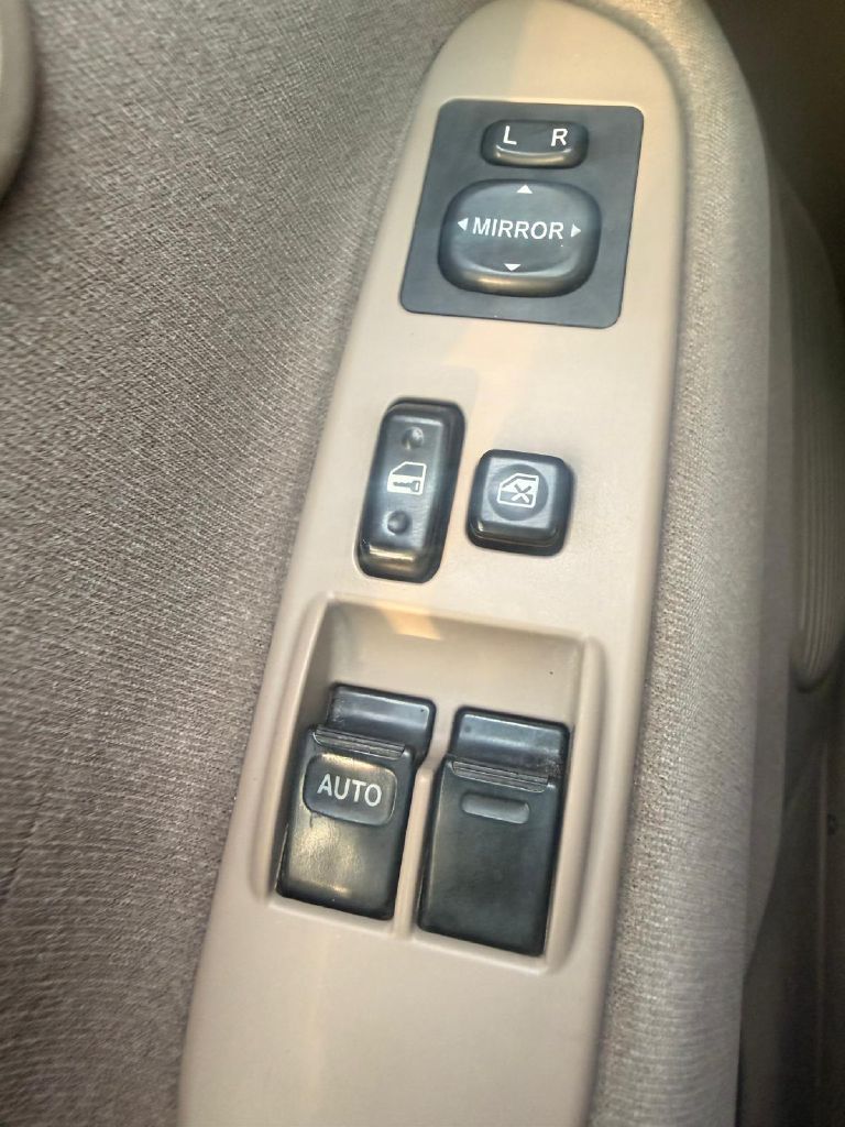 Photo 28 of this TOYOTA TUNDRA