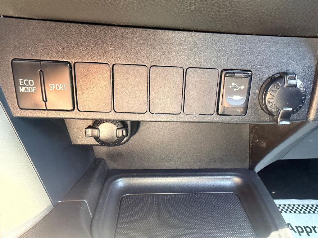 Photo 22 of this TOYOTA RAV4