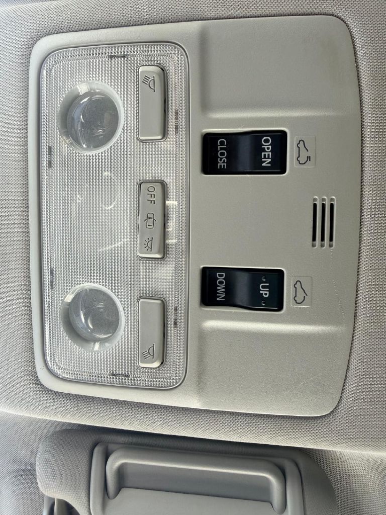 Photo 28 of this TOYOTA RAV4