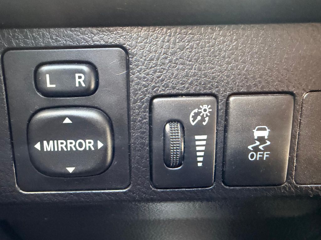 Photo 31 of this TOYOTA RAV4
