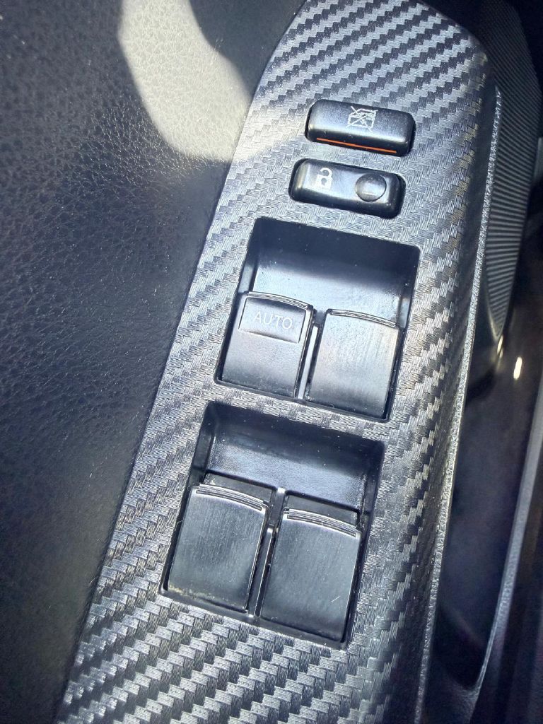 Photo 32 of this TOYOTA RAV4