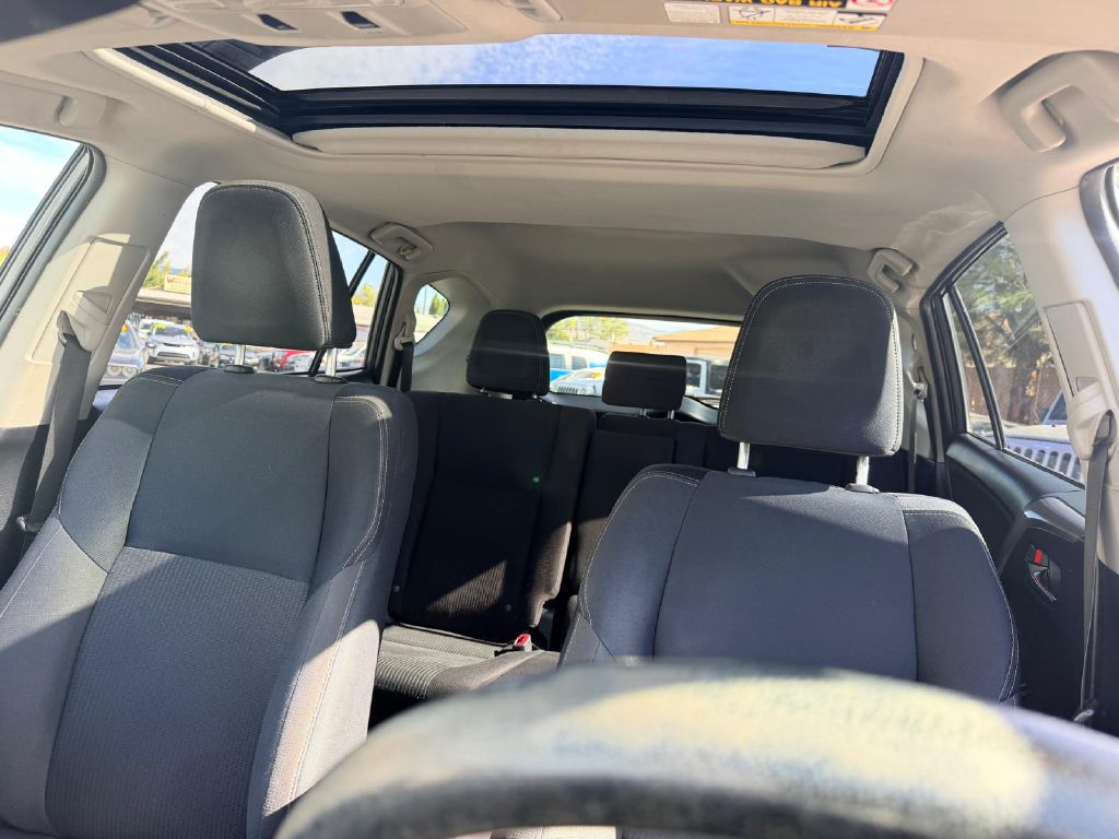 Photo 33 of this TOYOTA RAV4