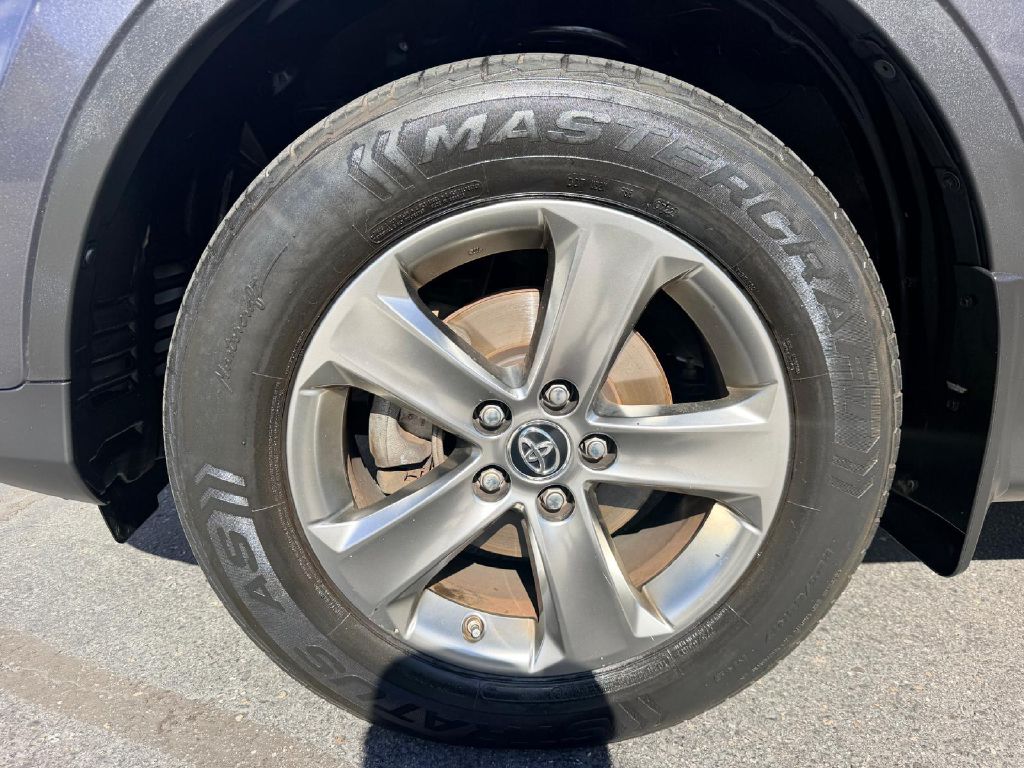 Photo 34 of this TOYOTA RAV4