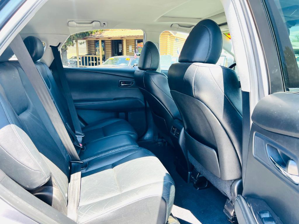 Photo 15 of this LEXUS RX 350