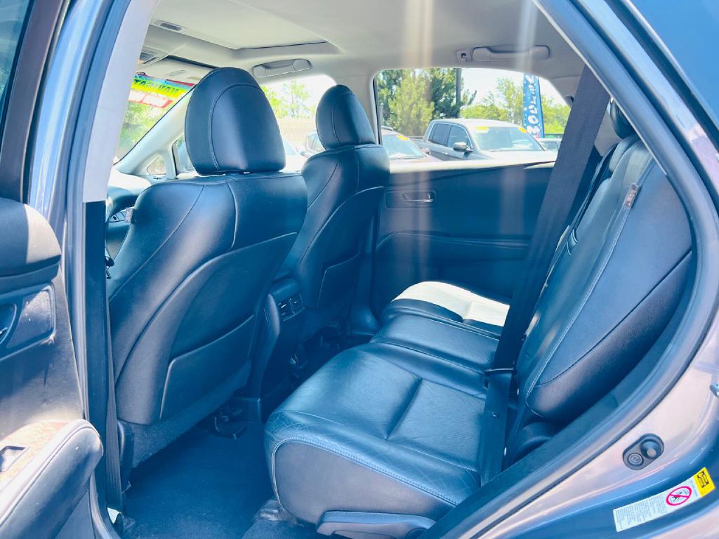 Photo 16 of this LEXUS RX 350