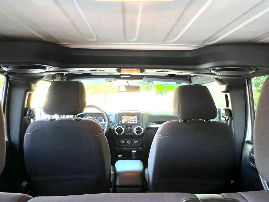 Photo 12 of this JEEP WRANGLER UNLIMI