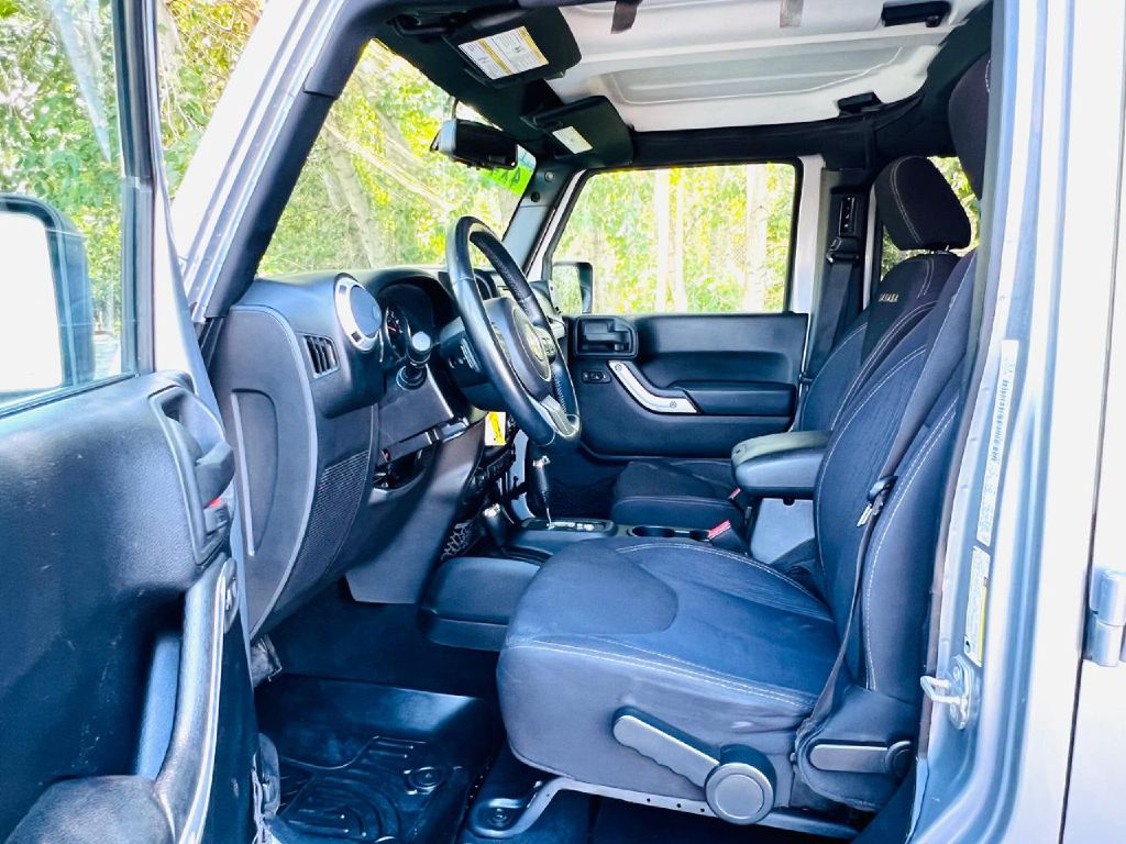 Photo 14 of this JEEP WRANGLER UNLIMI