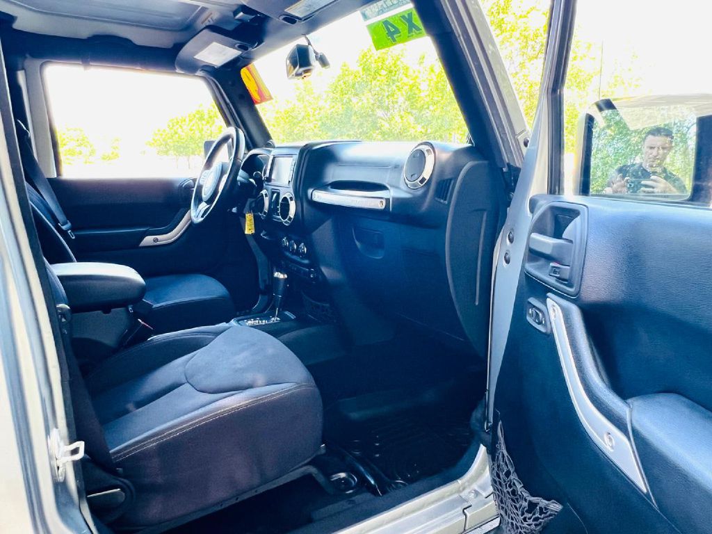 Photo 15 of this JEEP WRANGLER UNLIMI