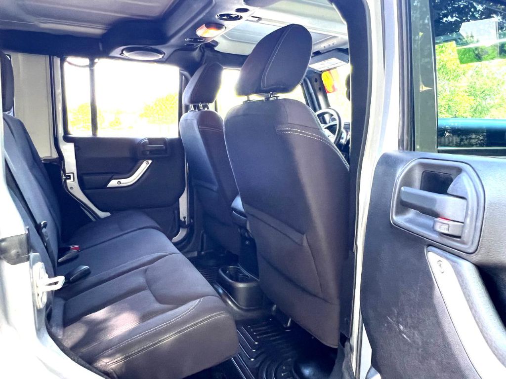 Photo 16 of this JEEP WRANGLER UNLIMI
