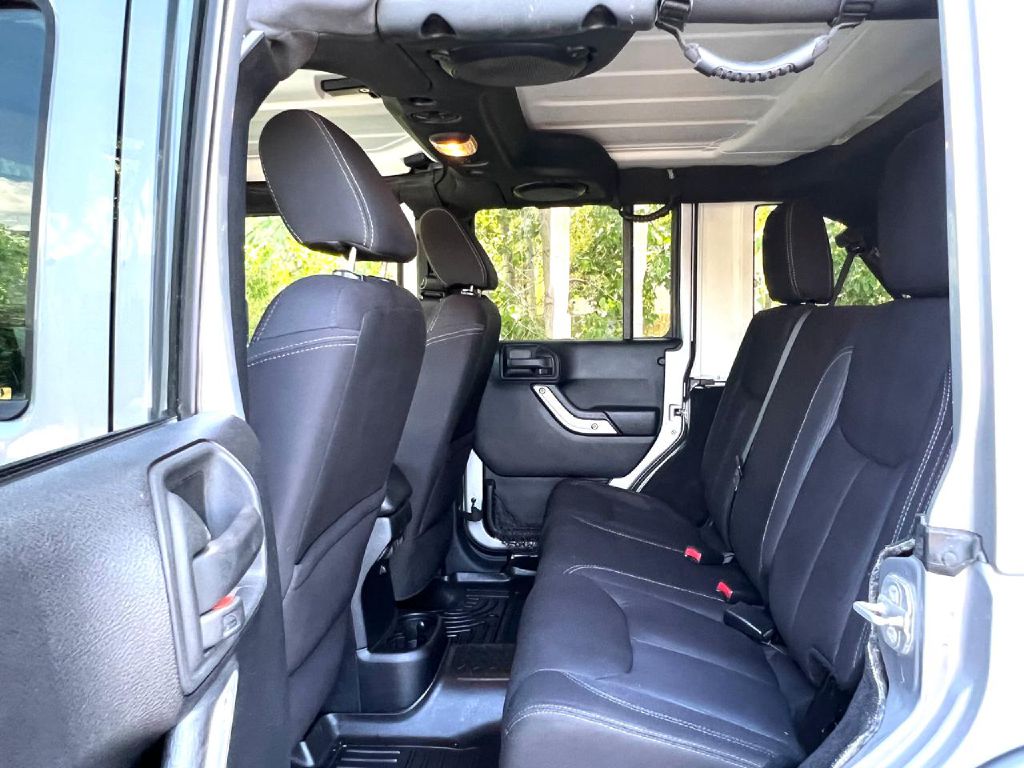 Photo 17 of this JEEP WRANGLER UNLIMI