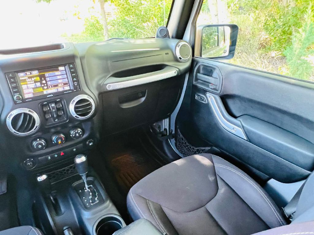 Photo 19 of this JEEP WRANGLER UNLIMI