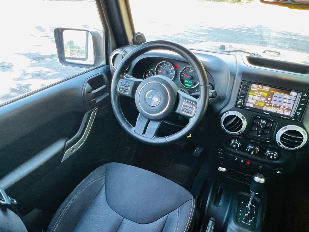 Photo 20 of this JEEP WRANGLER UNLIMI