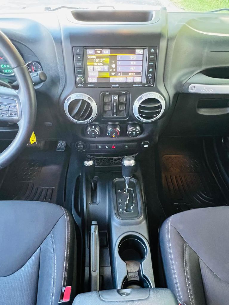 Photo 21 of this JEEP WRANGLER UNLIMI