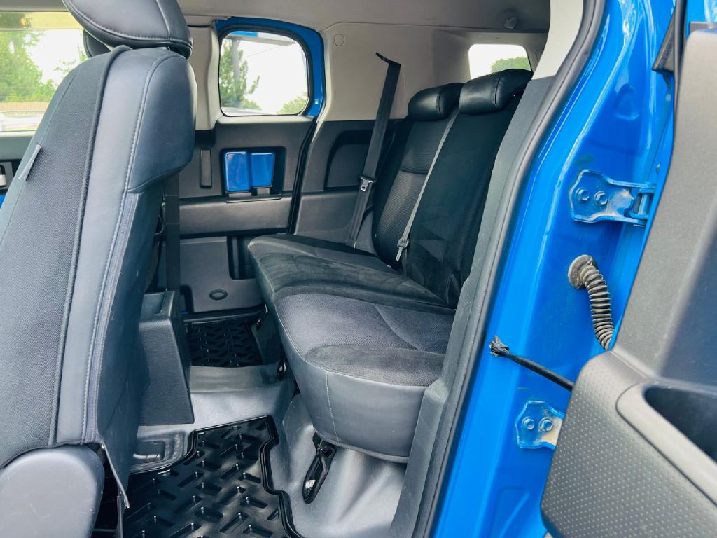 Photo 14 of this TOYOTA FJ CRUISER