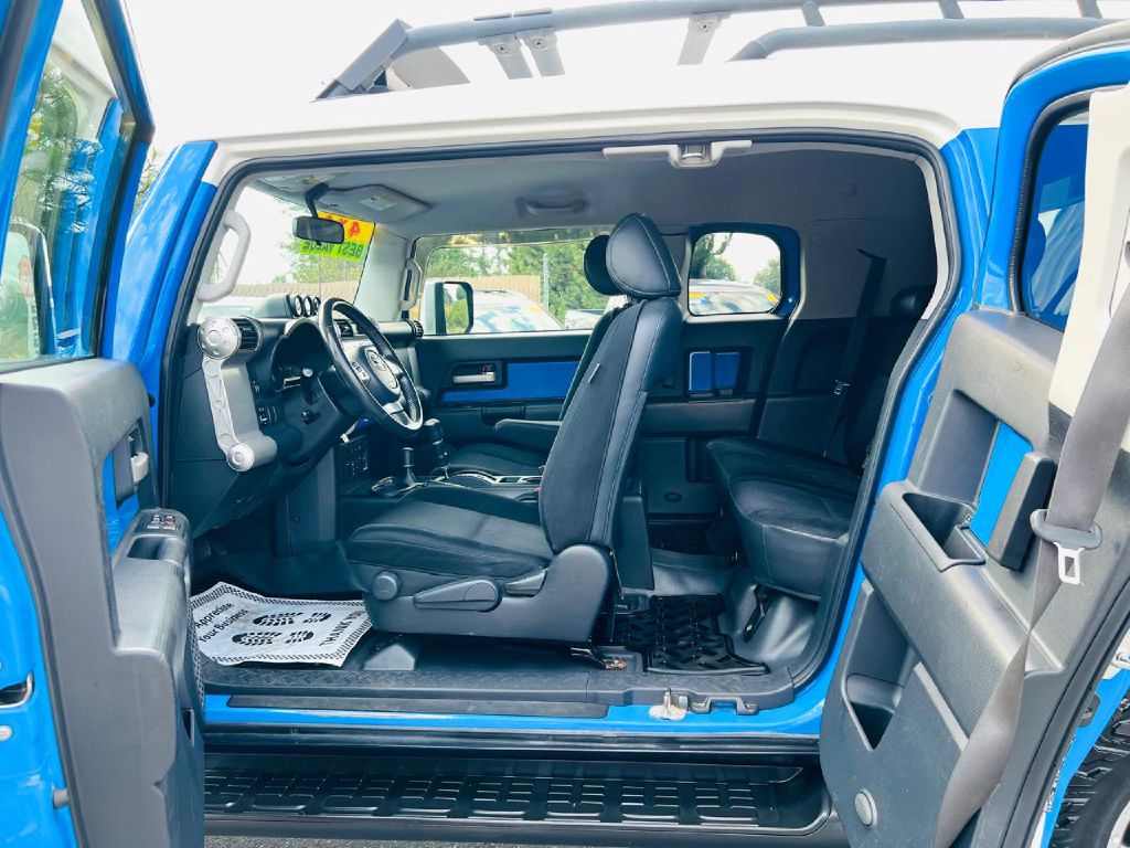 Photo 15 of this TOYOTA FJ CRUISER