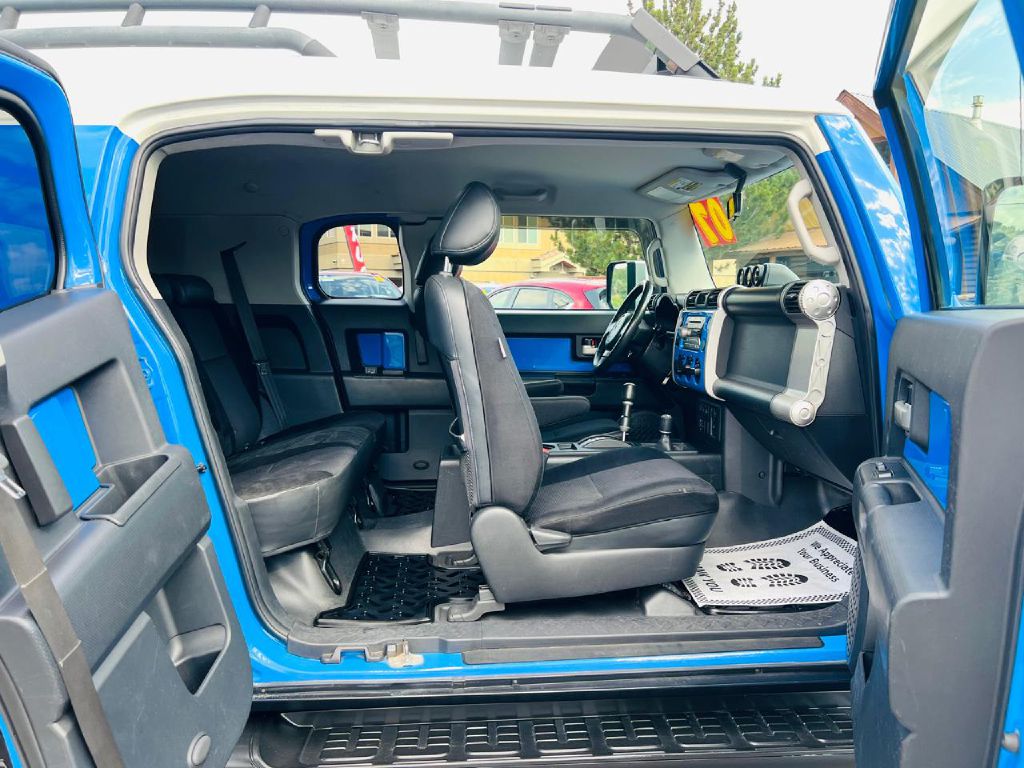Photo 17 of this TOYOTA FJ CRUISER