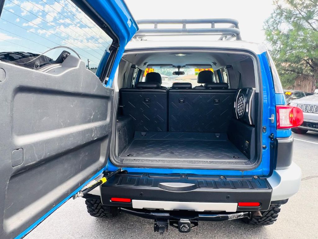 Photo 18 of this TOYOTA FJ CRUISER
