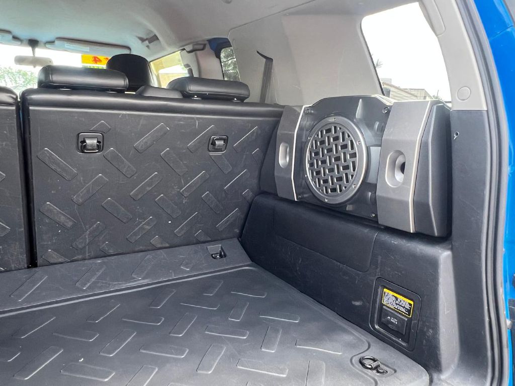 Photo 19 of this TOYOTA FJ CRUISER