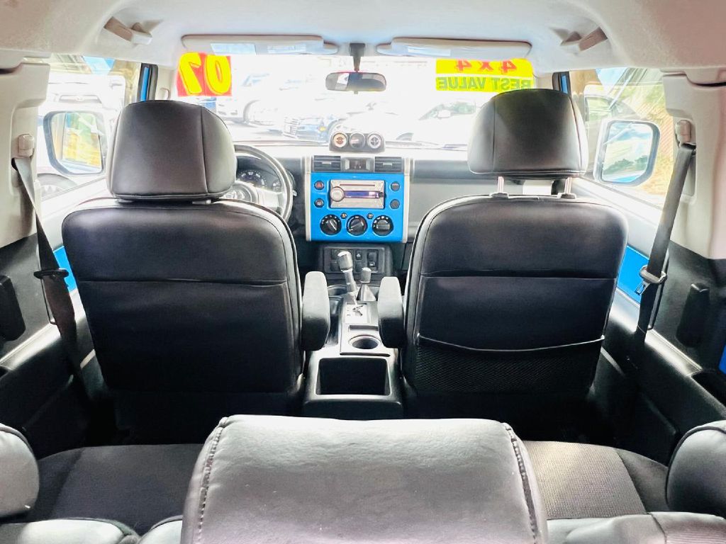 Photo 20 of this TOYOTA FJ CRUISER