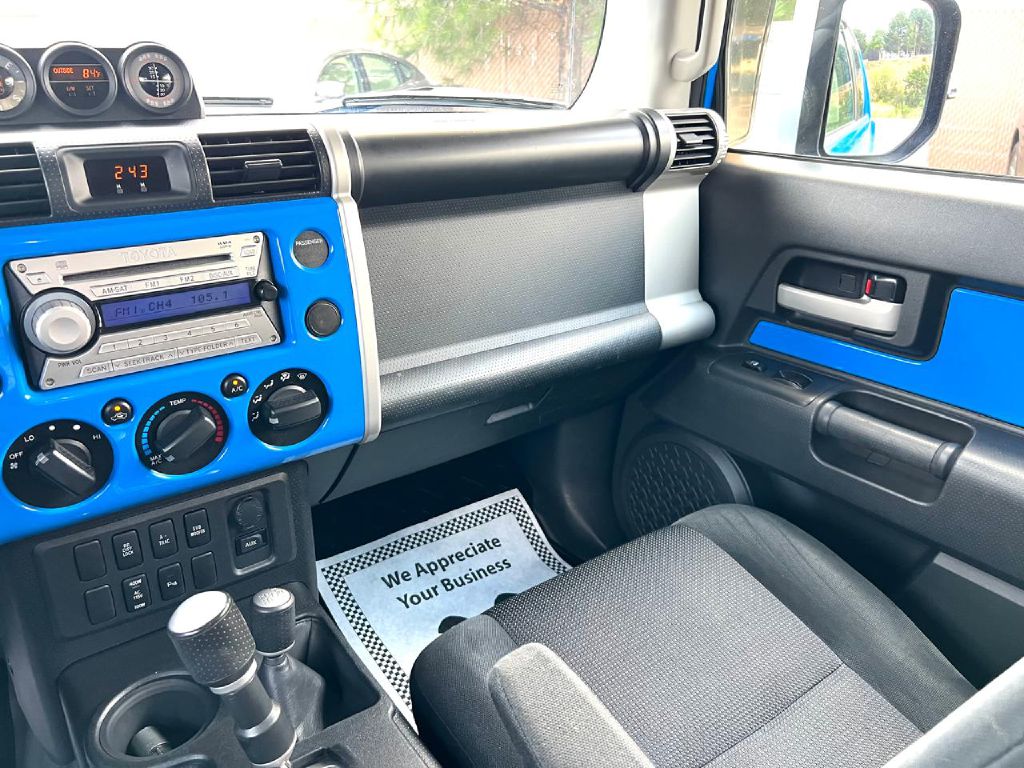 Photo 22 of this TOYOTA FJ CRUISER