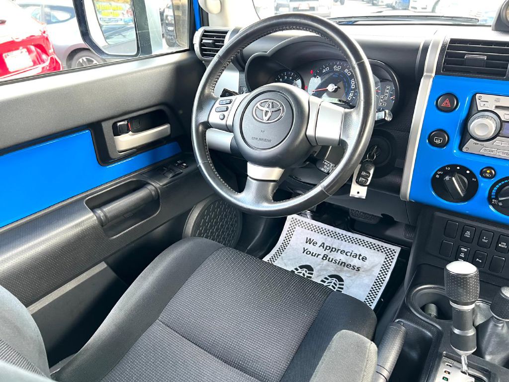 Photo 23 of this TOYOTA FJ CRUISER