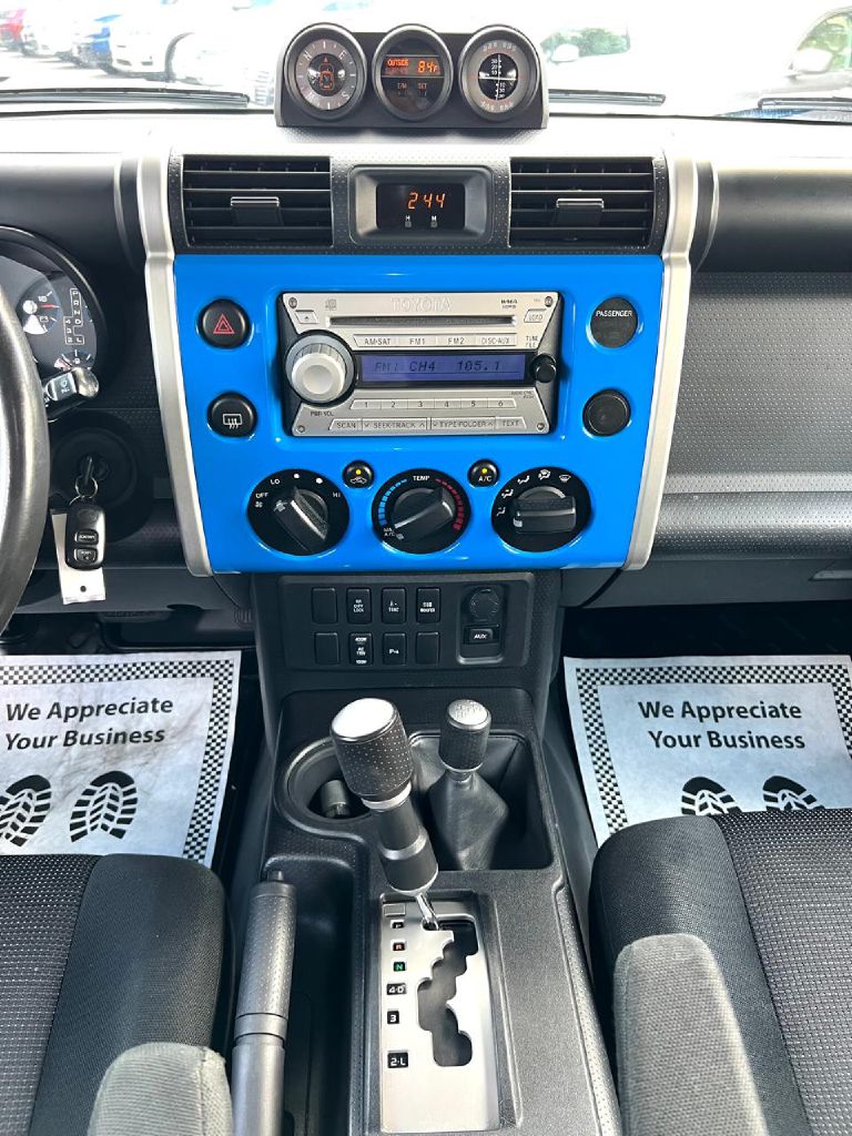 Photo 25 of this TOYOTA FJ CRUISER