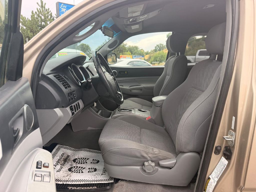 Photo 12 of this TOYOTA TACOMA